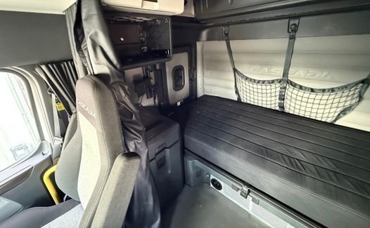2021 Freightliner Cascadia 126 (TK7645)
