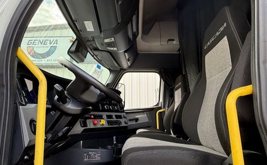 2021 Freightliner Cascadia 126 (TK8234)
