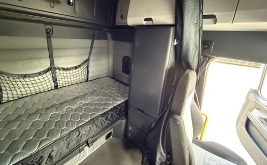 2021 Freightliner Cascadia 126 (TK8234)