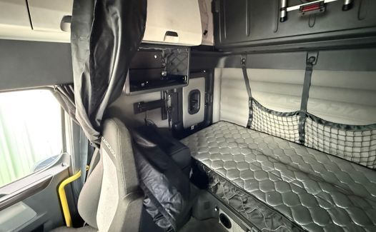 2021 Freightliner Cascadia 126 (TK8234)