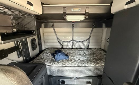 2021 Freightliner Cascadia 126 (TK7666)