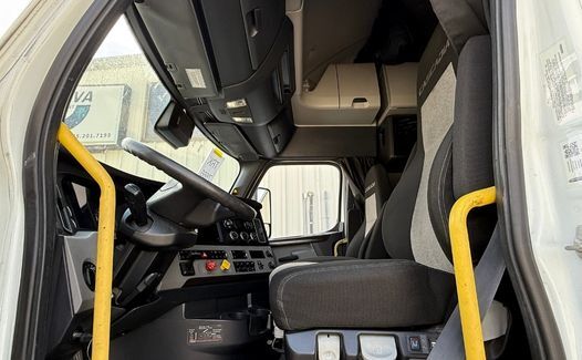 2021 Freightliner Cascadia 126 (TK7666)