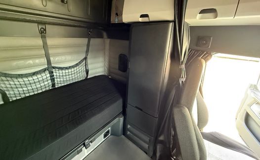 2022 Freightliner Cascadia 126 (TK1611)