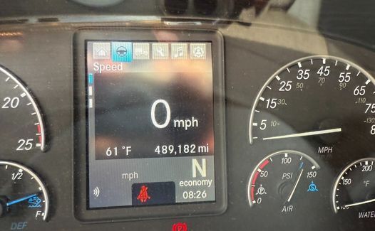 2021 Freightliner Cascadia 126 (TK8235)