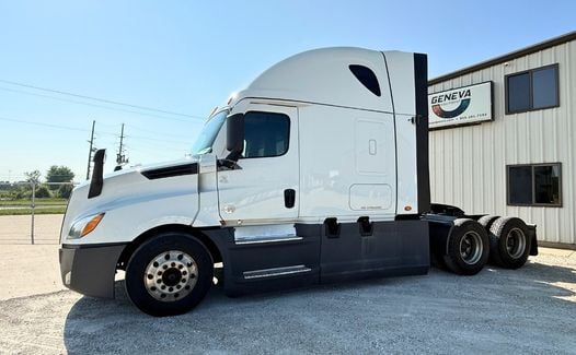 2021 Freightliner Cascadia 126 (TK7823)