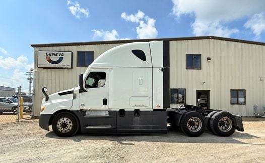 2021 Freightliner Cascadia 126 (TK7824)
