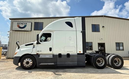 2021 Freightliner Cascadia 126 (TK8300)