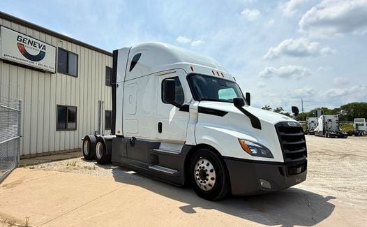 2021 Freightliner Cascadia 126 (TK8304)