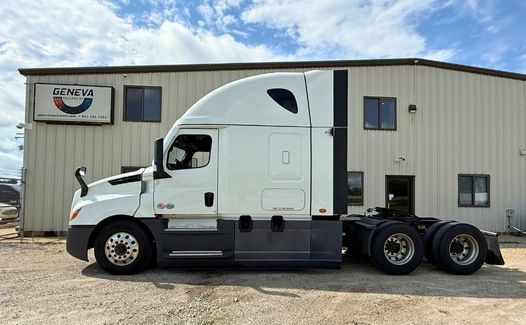2022 Freightliner Cascadia 126 (TK1811)