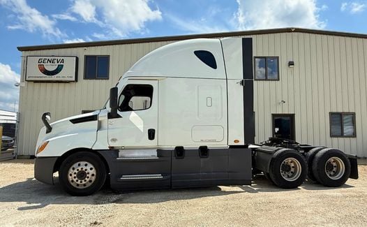 2021 Freightliner Cascadia 126 (TK9051)