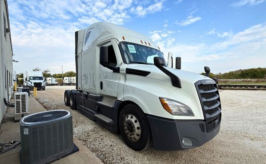 2021 Freightliner Cascadia 126 (TK8230)