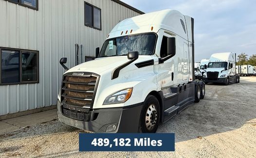 2021 Freightliner Cascadia 126 (TK8235)