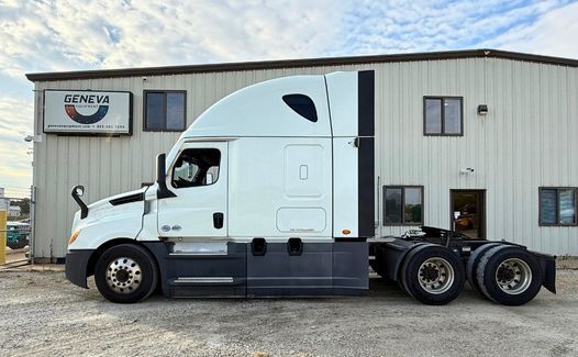 2021 Freightliner Cascadia 126 (TK8235)