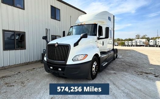 2021 International LT625 (TK3915)
