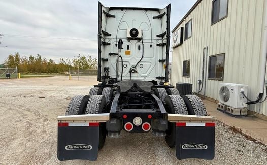 2022 Freightliner Cascadia 126 (TK1550)