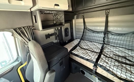 2022 Freightliner Cascadia 126 (TK1613)