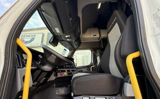 2022 Freightliner Cascadia 126 (TK1613)