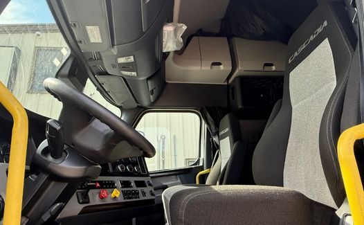 2022 Freightliner Cascadia 126 (TK1537)