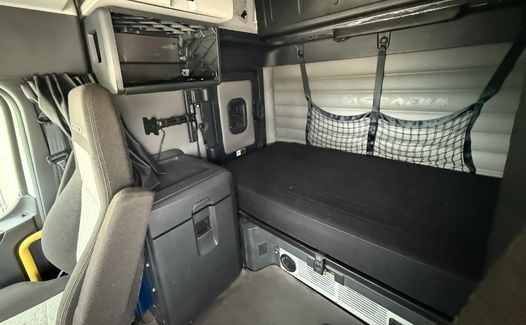 2022 Freightliner Cascadia 126 (TK1612)