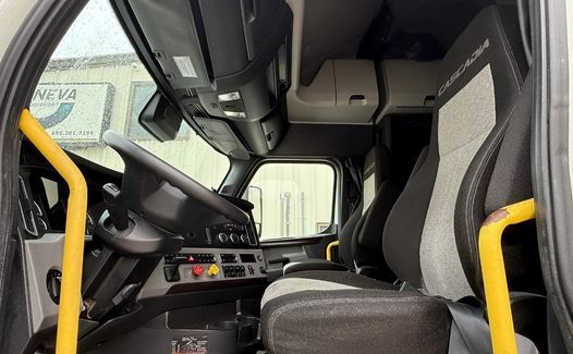 2022 Freightliner Cascadia 126 (TK1612)