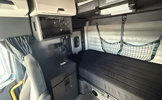 2022 Freightliner Cascadia 126 (TK1537)