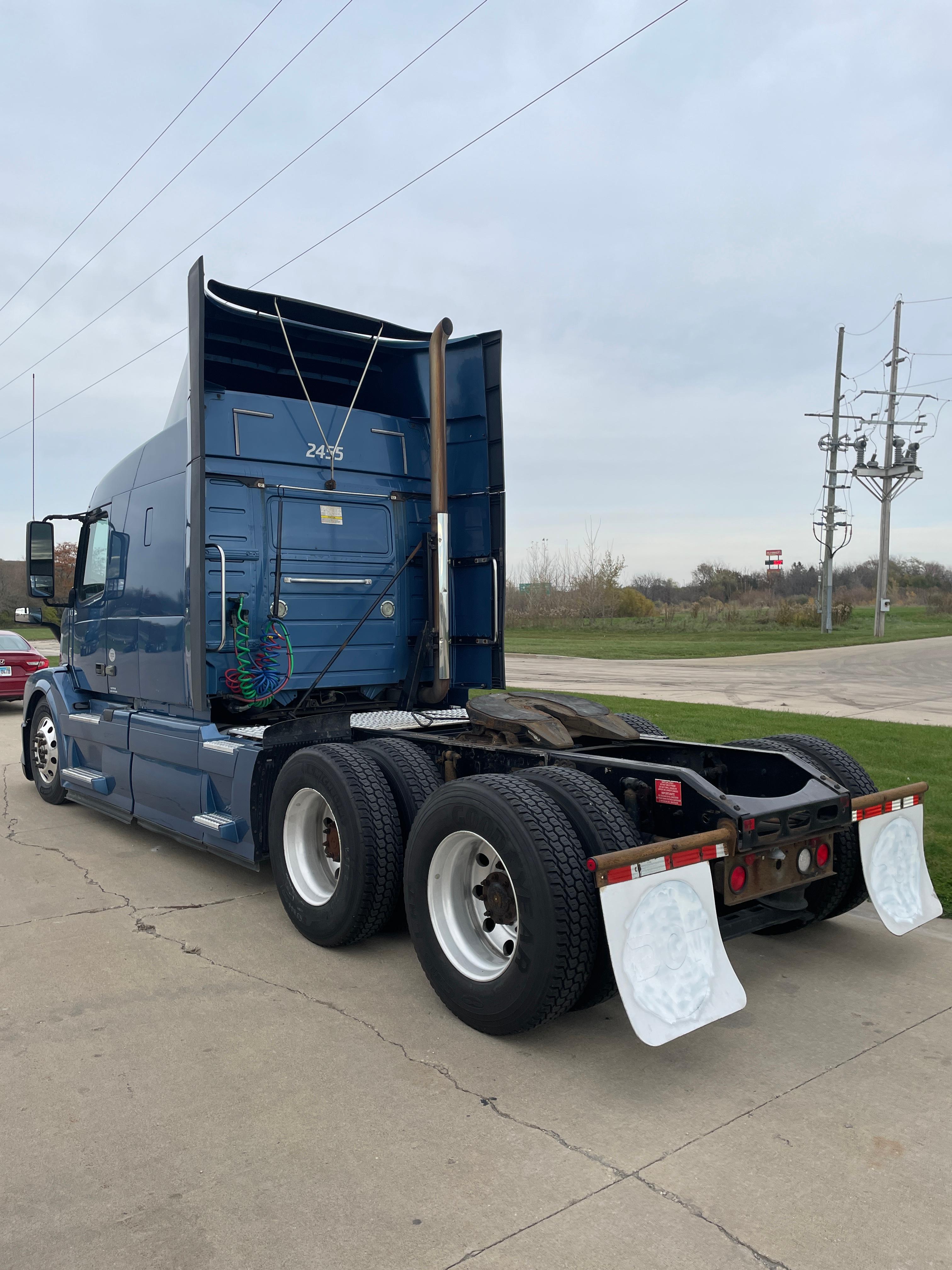 Used 2015 Volvo VNL 64 T630 (T2204)