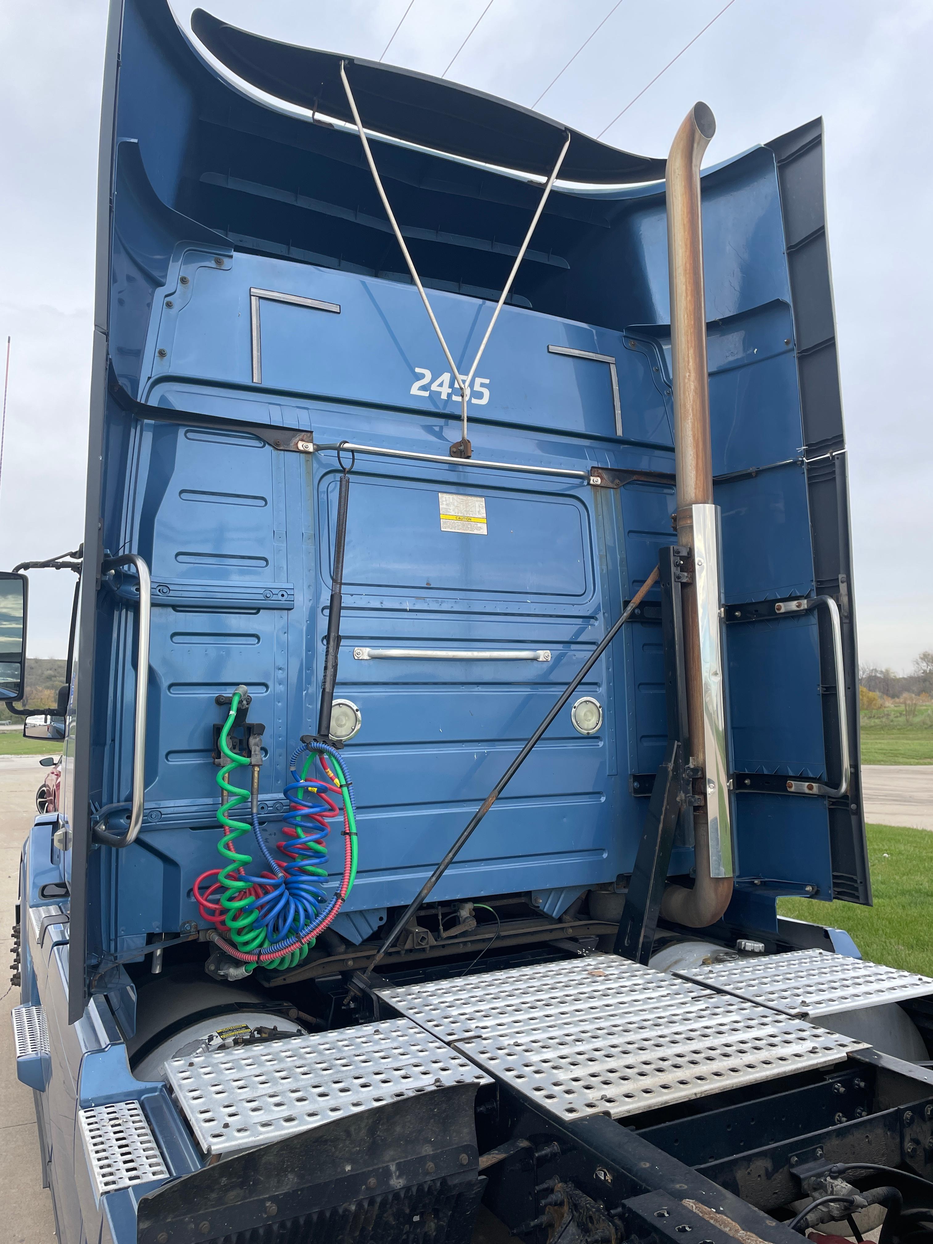 Used 2015 Volvo VNL 64 T630 (T2204)