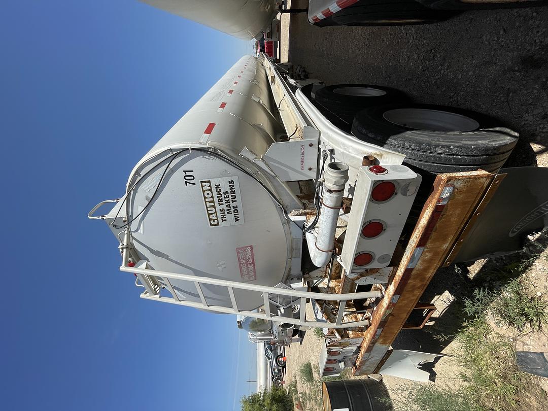 1984 Fruehauf Fuel Trailer (TR0701)