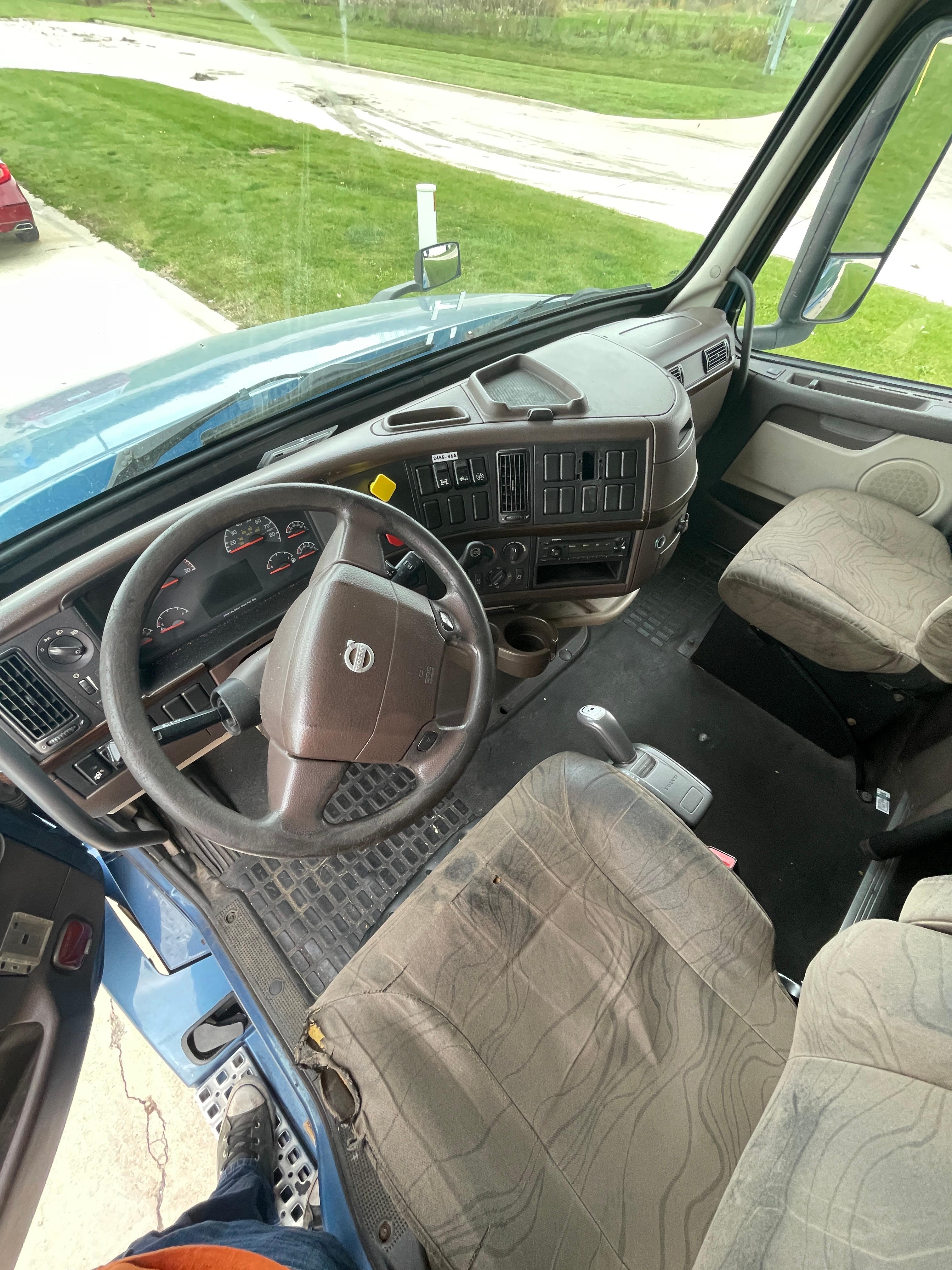 Used 2015 Volvo VNL 64 T630 (T2204)