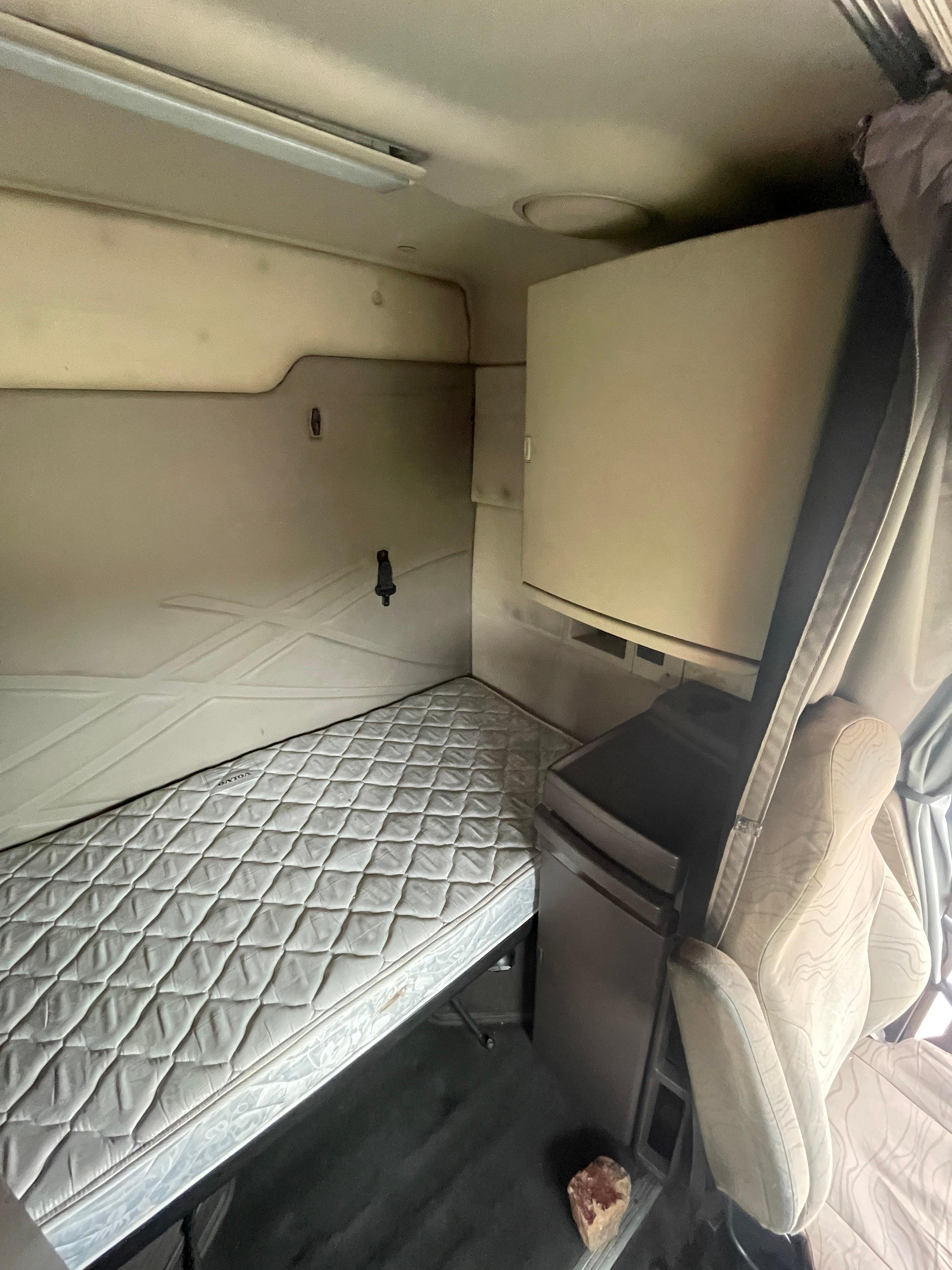 Used 2015 Volvo VNL 64 T630 (T2204)