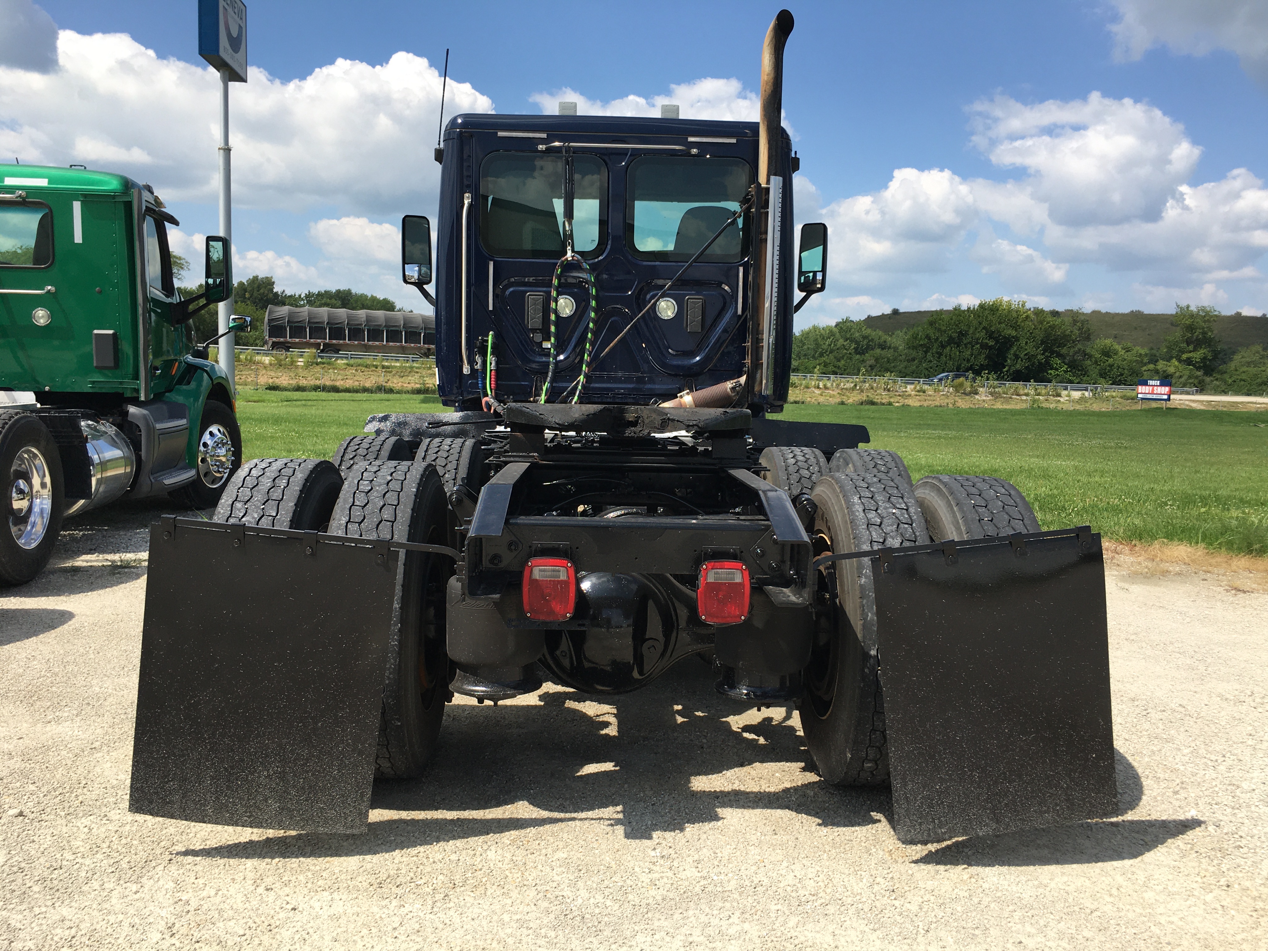 2017 Freightliner CA125DC