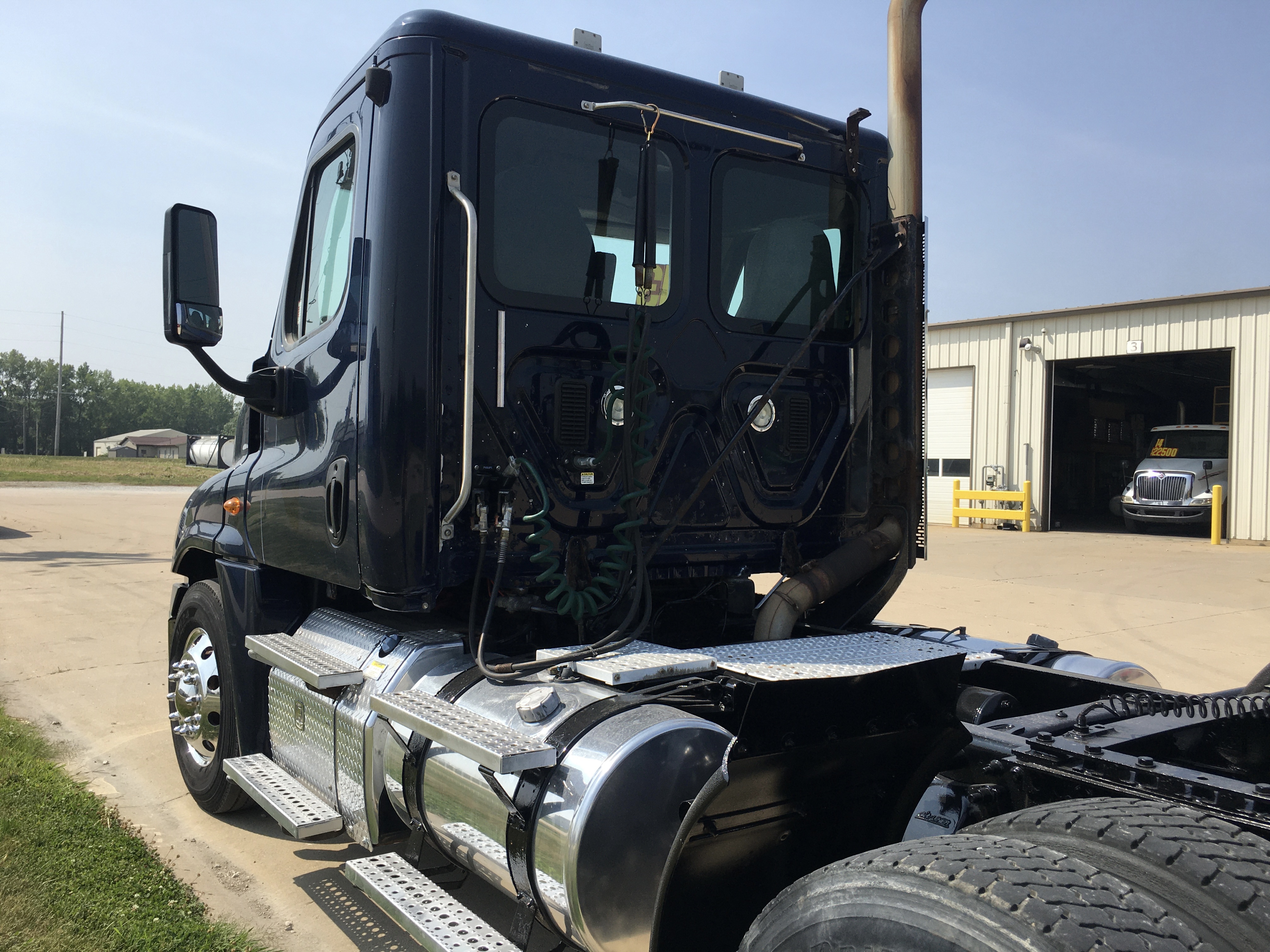 2013 Freightliner CA125DC