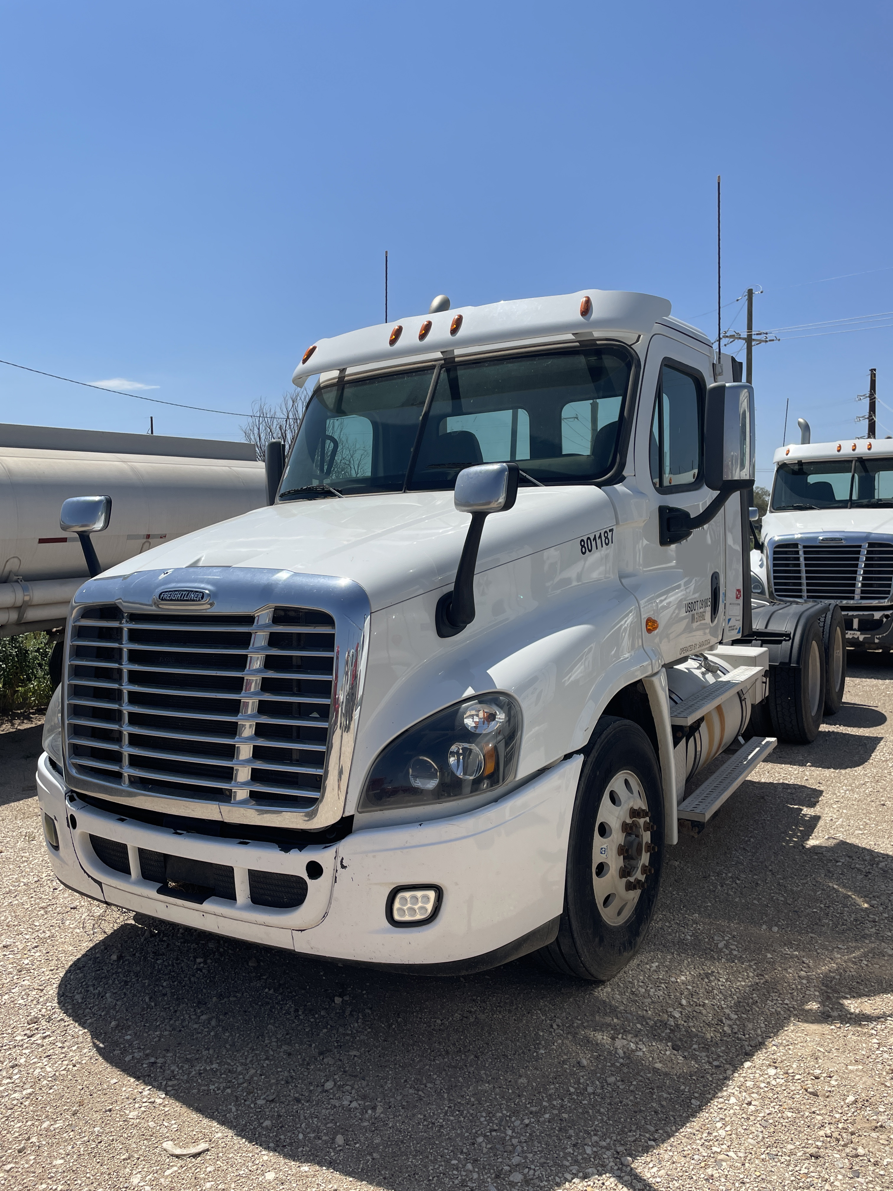 2016 Freightliner Cascadia 125 (T9662)