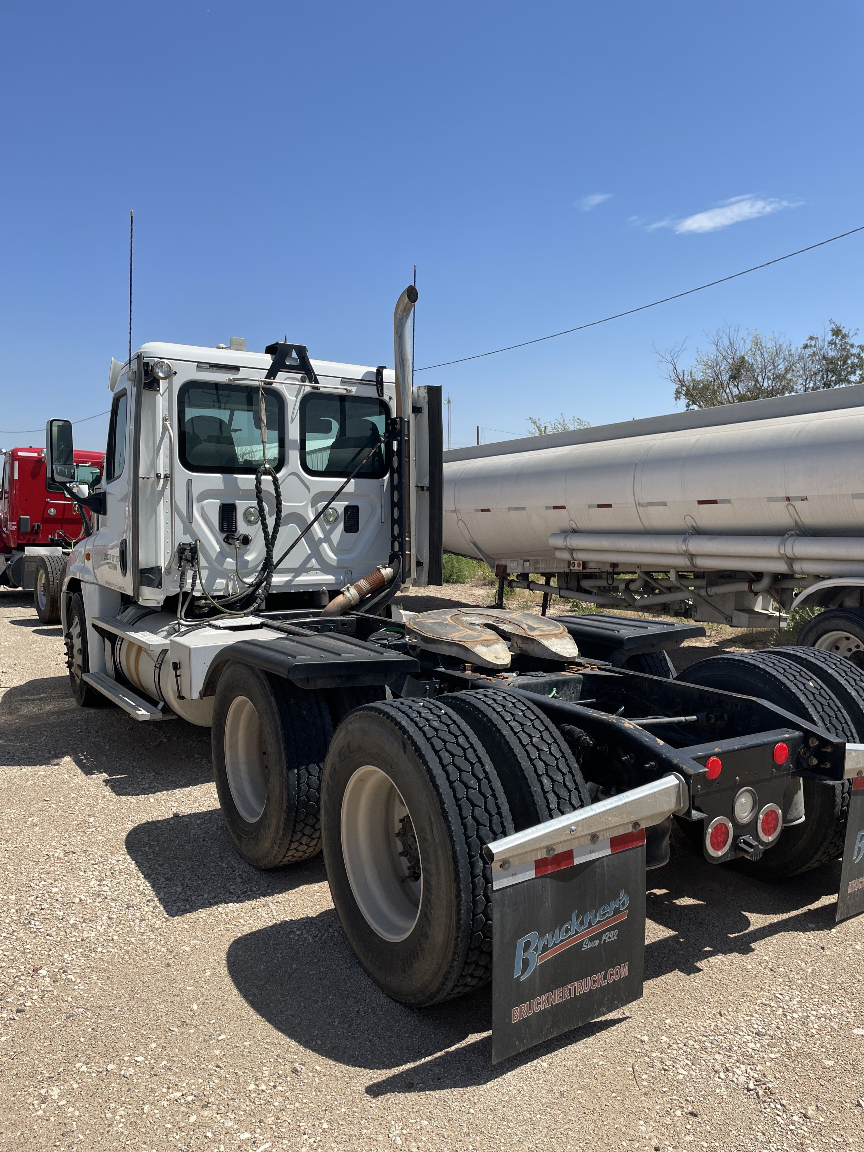 2016 Freightliner Cascadia 125 (T9662)