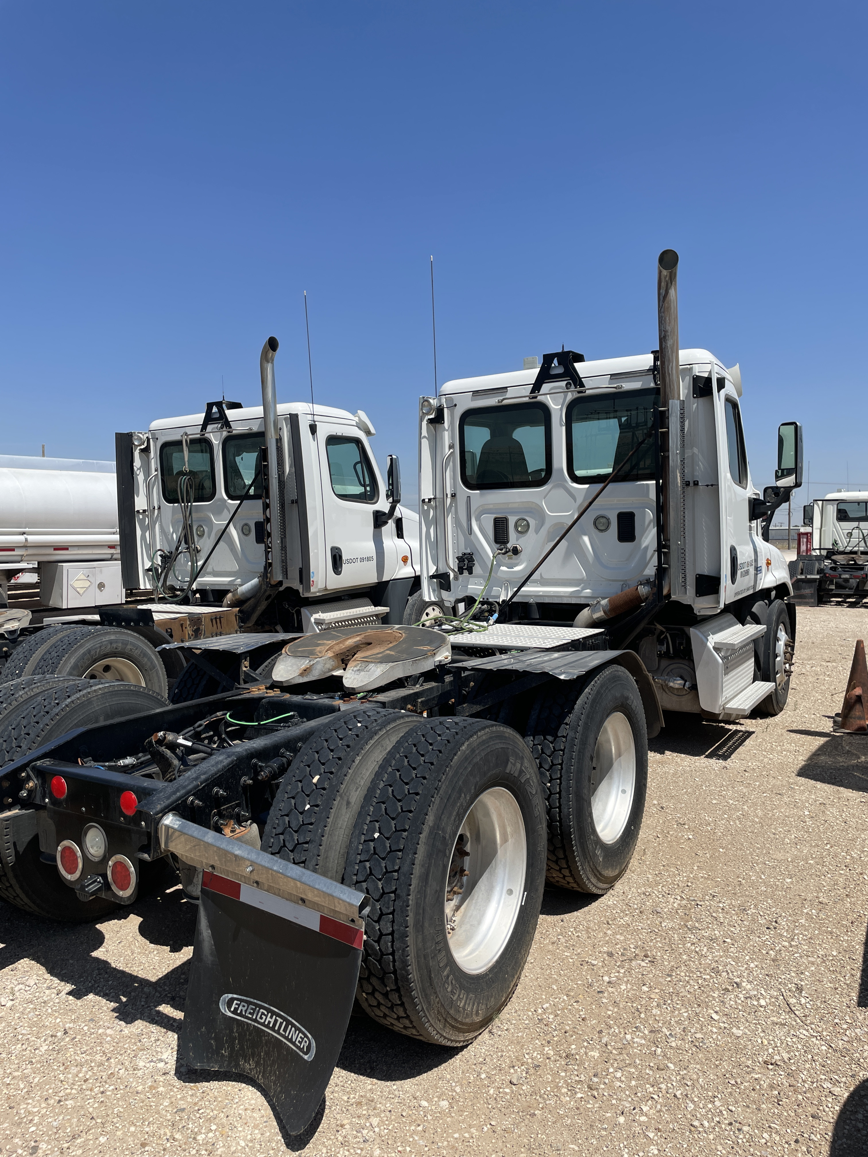 2016 Freightliner Cascadia 125 (T9661)