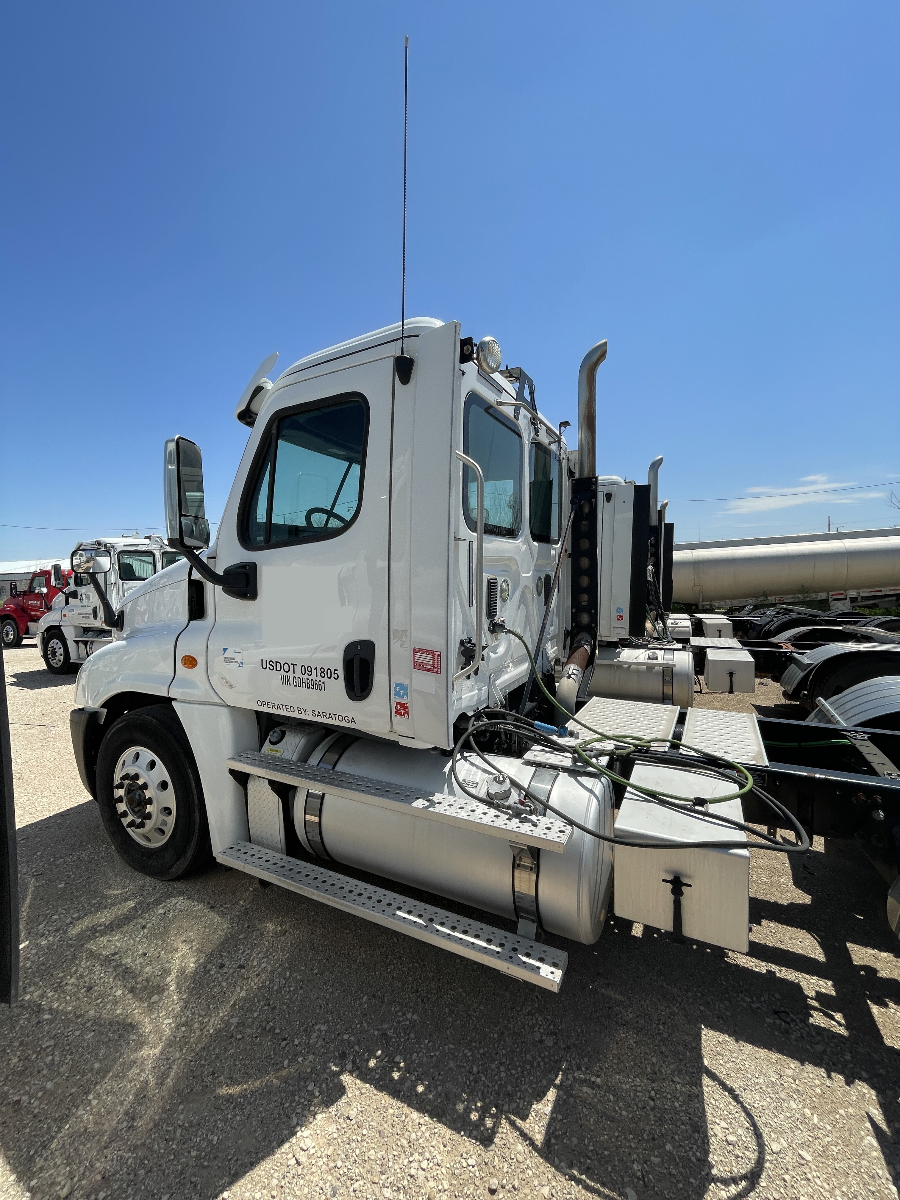 2016 Freightliner Cascadia 125 (T9661)