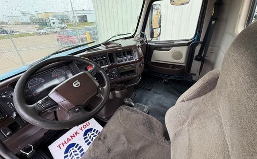 2014 Volvo VNL64T300 (TK4821) New Arrival! 