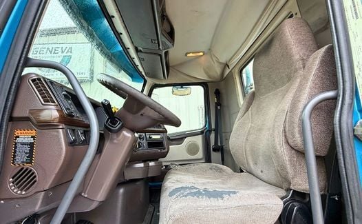 2014 Volvo VNL64T300 (TK4821) New Arrival! 