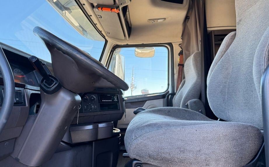 2016 Volvo VNL630 (TK5277)
