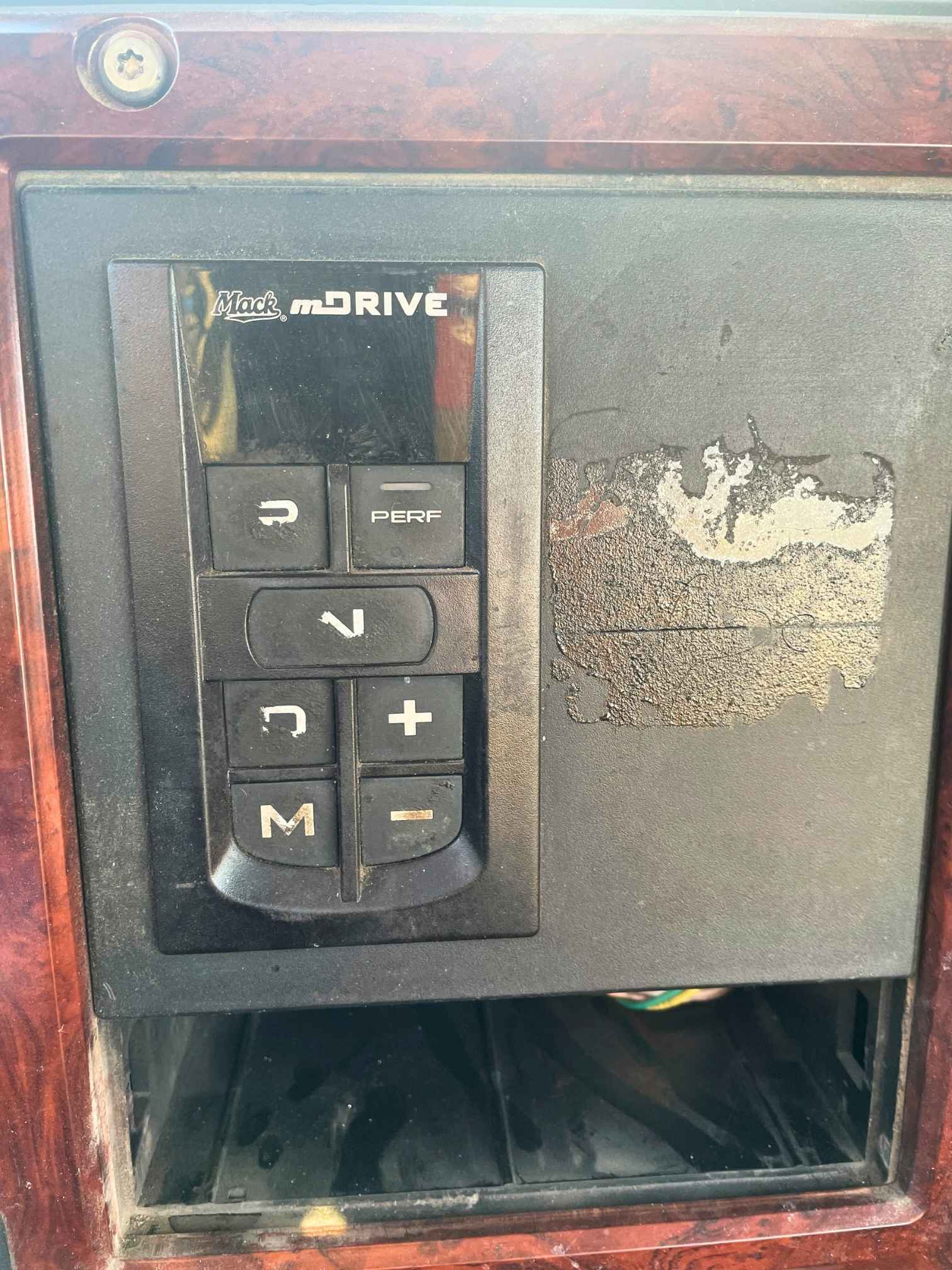 2012 Mack CXU613 (TK2359)