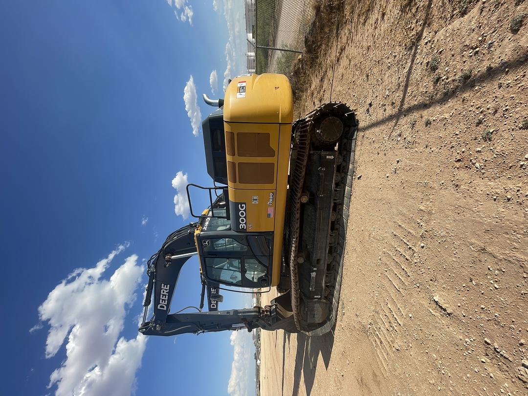 2019 Deere 300G LC (EX1074)